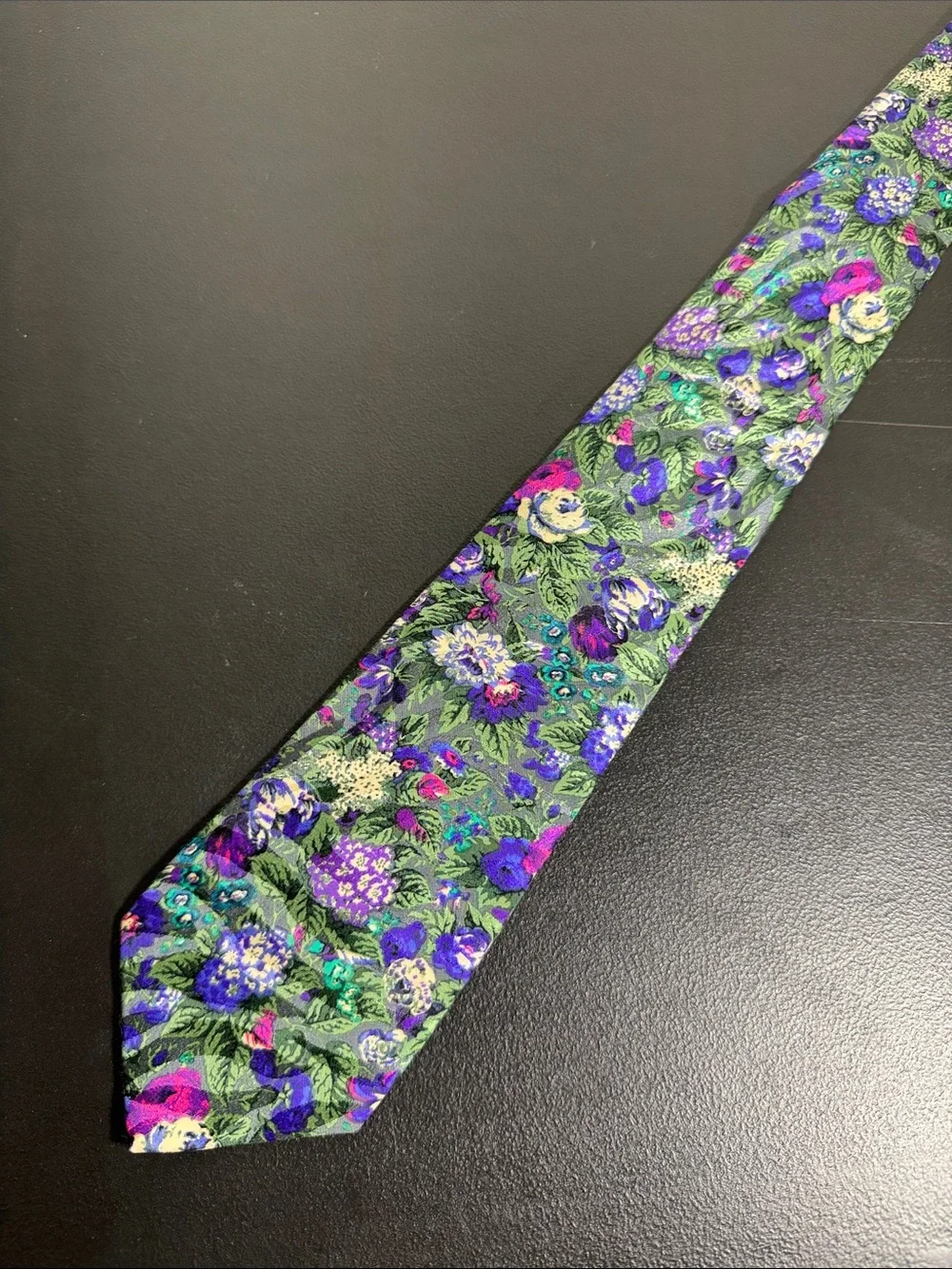 Burdi Chicago mens green colorful floral 100% silk luxury neck tie EUC